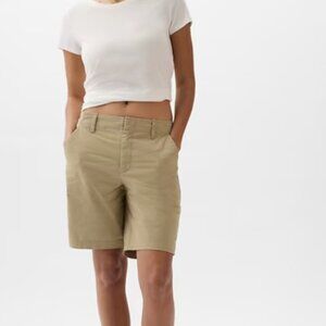 Women's size 14  GAP 9" Downtown Khaki Bermuda Shorts